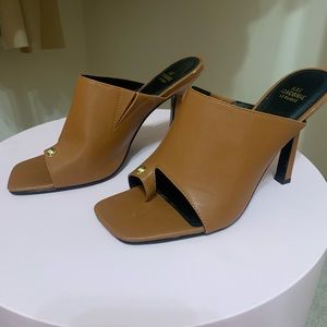 KAT MACONIE Le Clique Mule Tobacco brown 37 toe detail with gold round brass